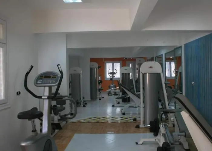 One Bed With Wide Garden At Center *