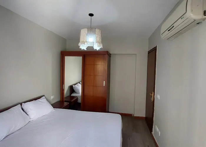 One Bed With Wide Garden At Center Appartamento *